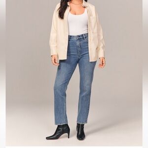 Abercrombie & Fitch - Curve Love Ultra High Rise Ankle Straight Jean
